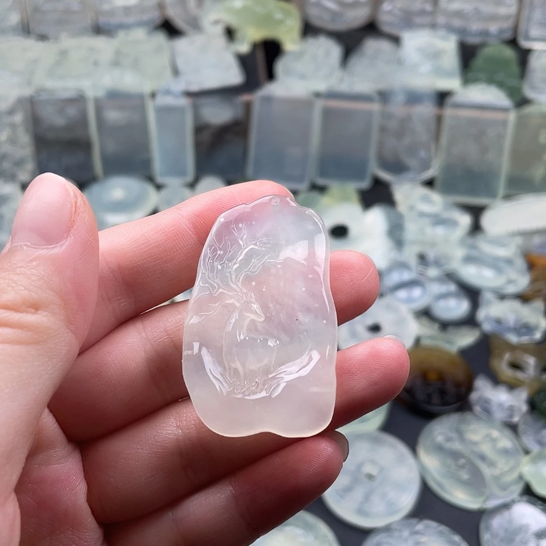岫玉未镶嵌颈饰一鹿有你