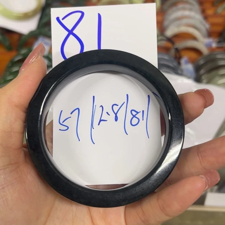 曼***童和田玉未镶嵌手镯