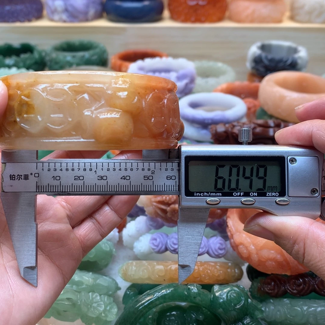 未镶嵌手镯石英质玉