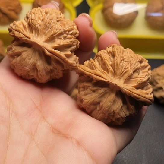 文玩核桃红皮苹果园