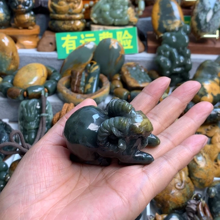 岫岩河磨玉（透闪石质玉）手把件未镶嵌东****助