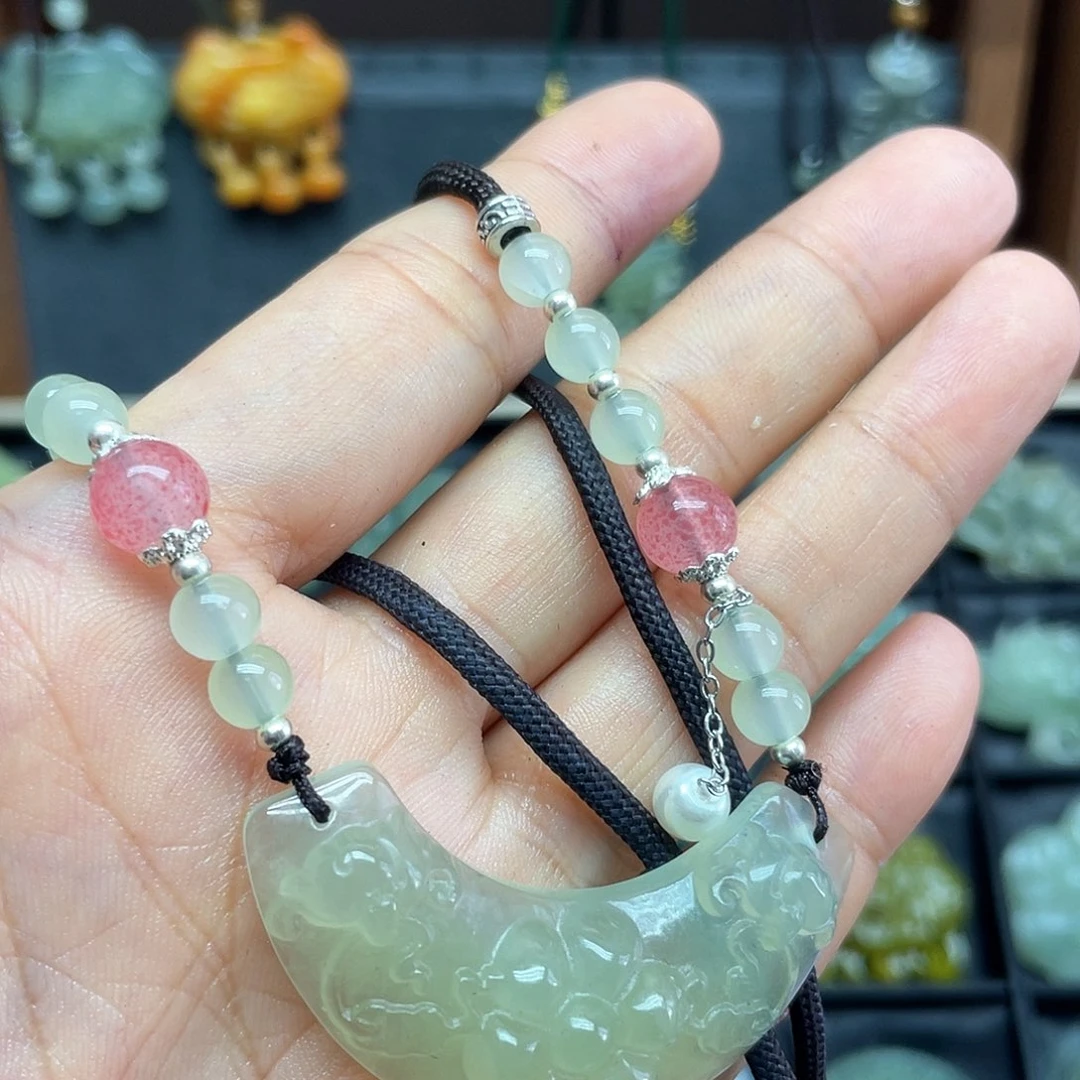 蛇纹石玉未镶嵌颈饰