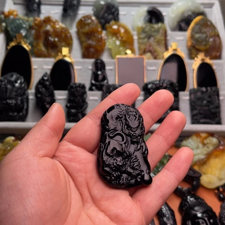 @***@蛇纹石玉未镶嵌颈饰