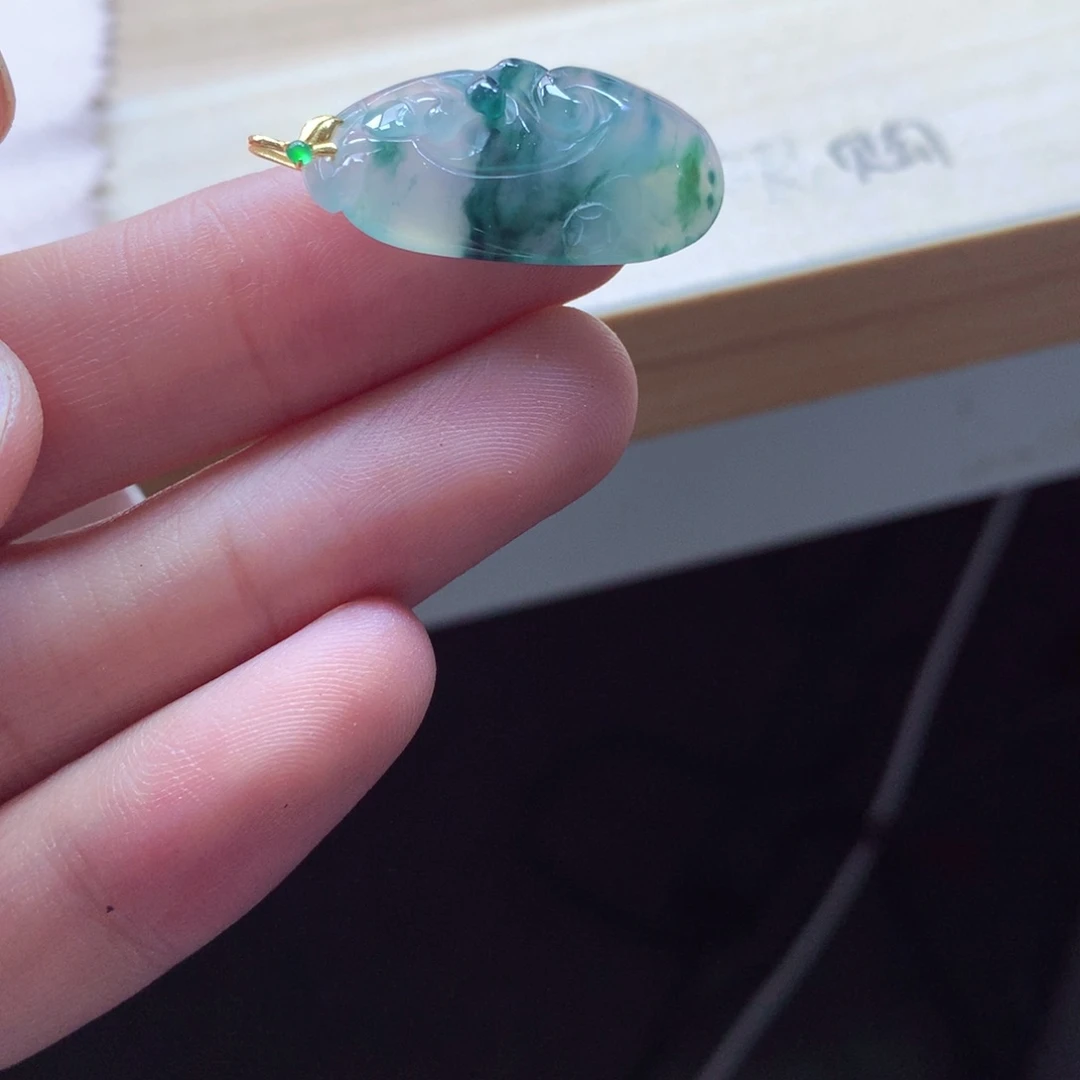 翡翠颈饰18K金镶嵌吊坠