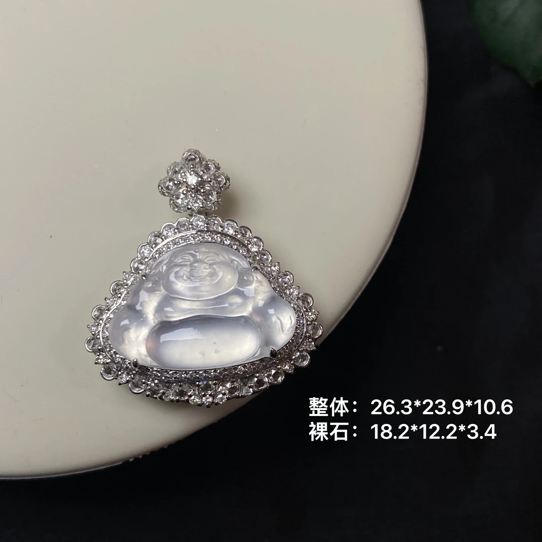18K金镶嵌翡翠玻璃种佛公吊坠，冰透白月光，光感足，上身珠宝感强