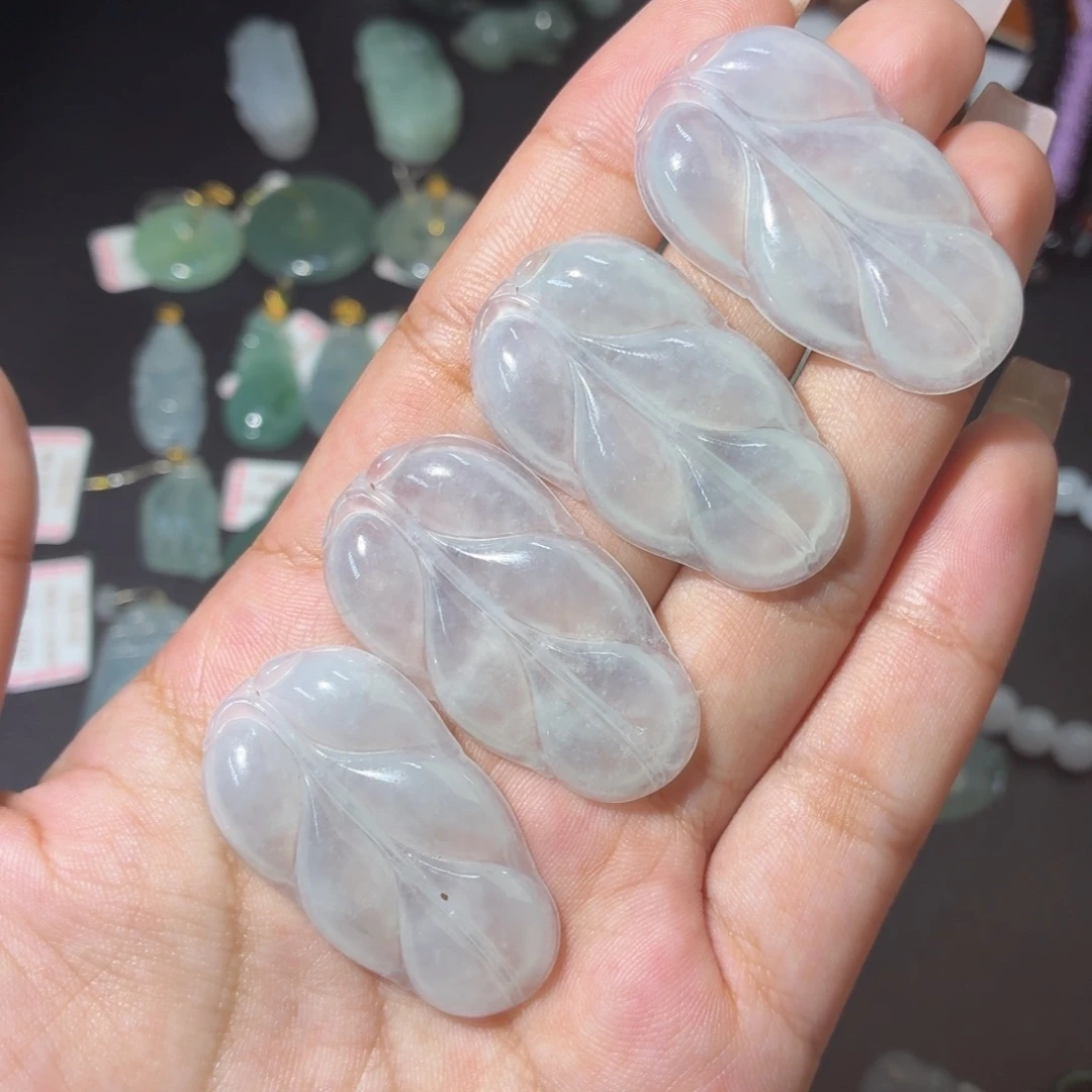 翡翠未镶嵌颈饰叶子