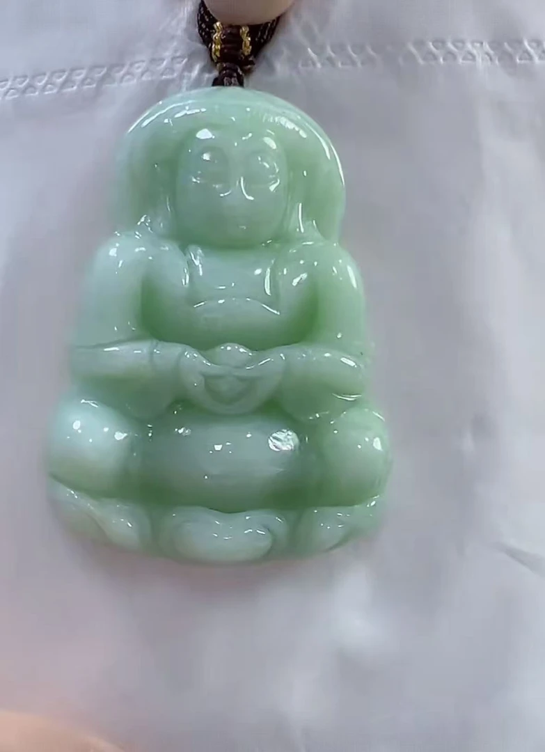 天然翡翠A货果绿观音（多样性发货发一个）宽36+高48-53厚11-13送绳