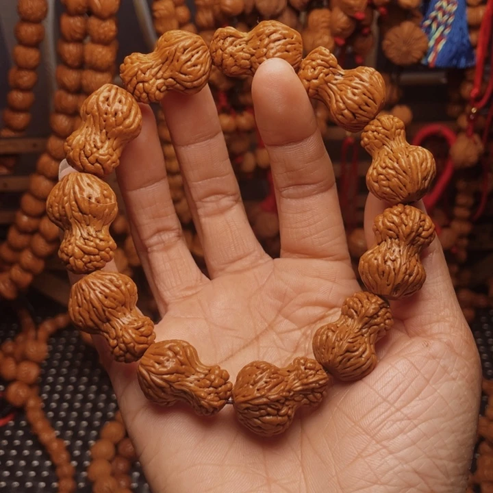 木质类龙纹桃枭挂件