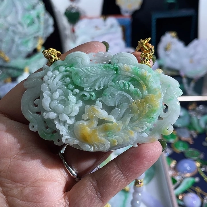 翡翠颈饰未镶嵌翡翠黄加绿锁物