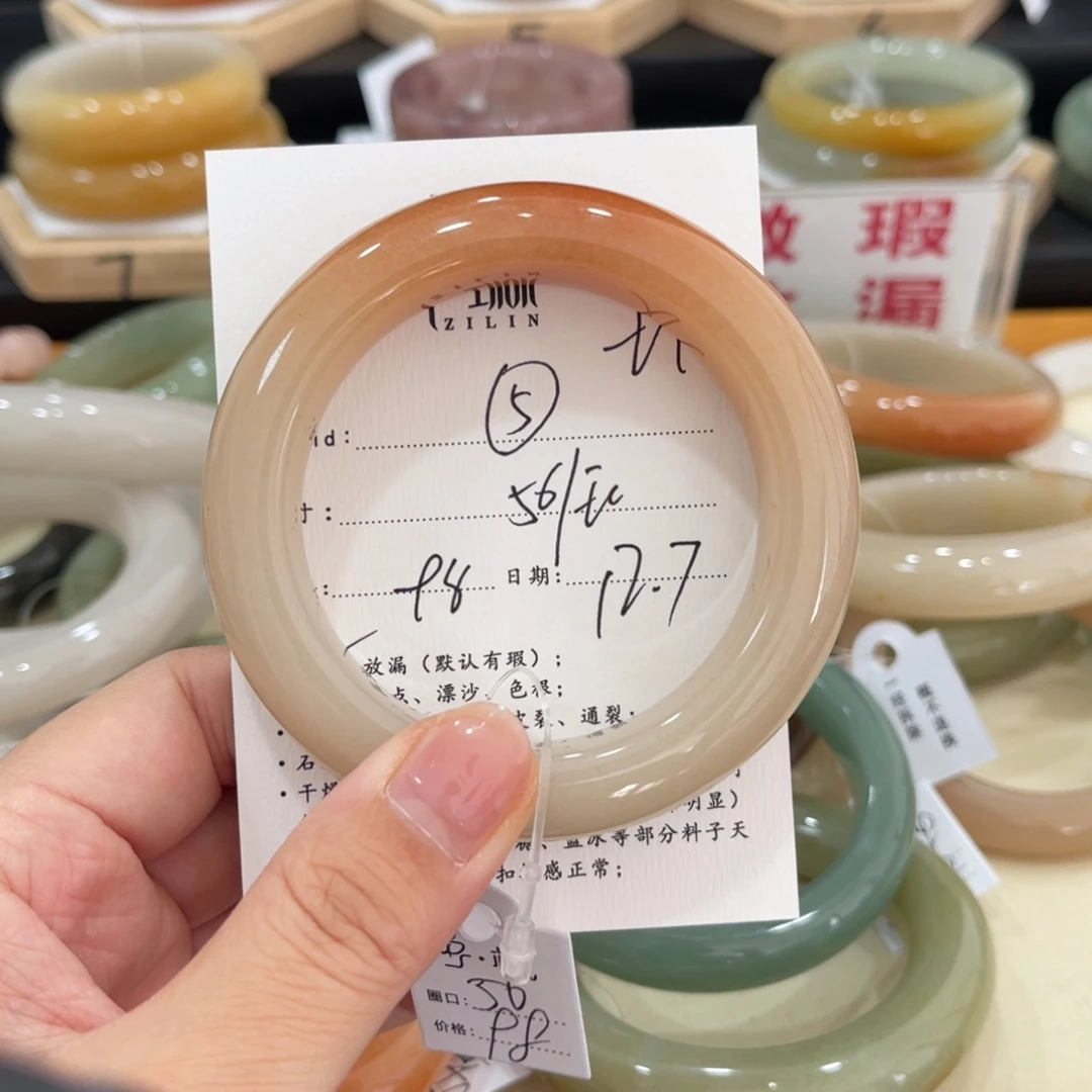 未镶嵌手镯石英质玉