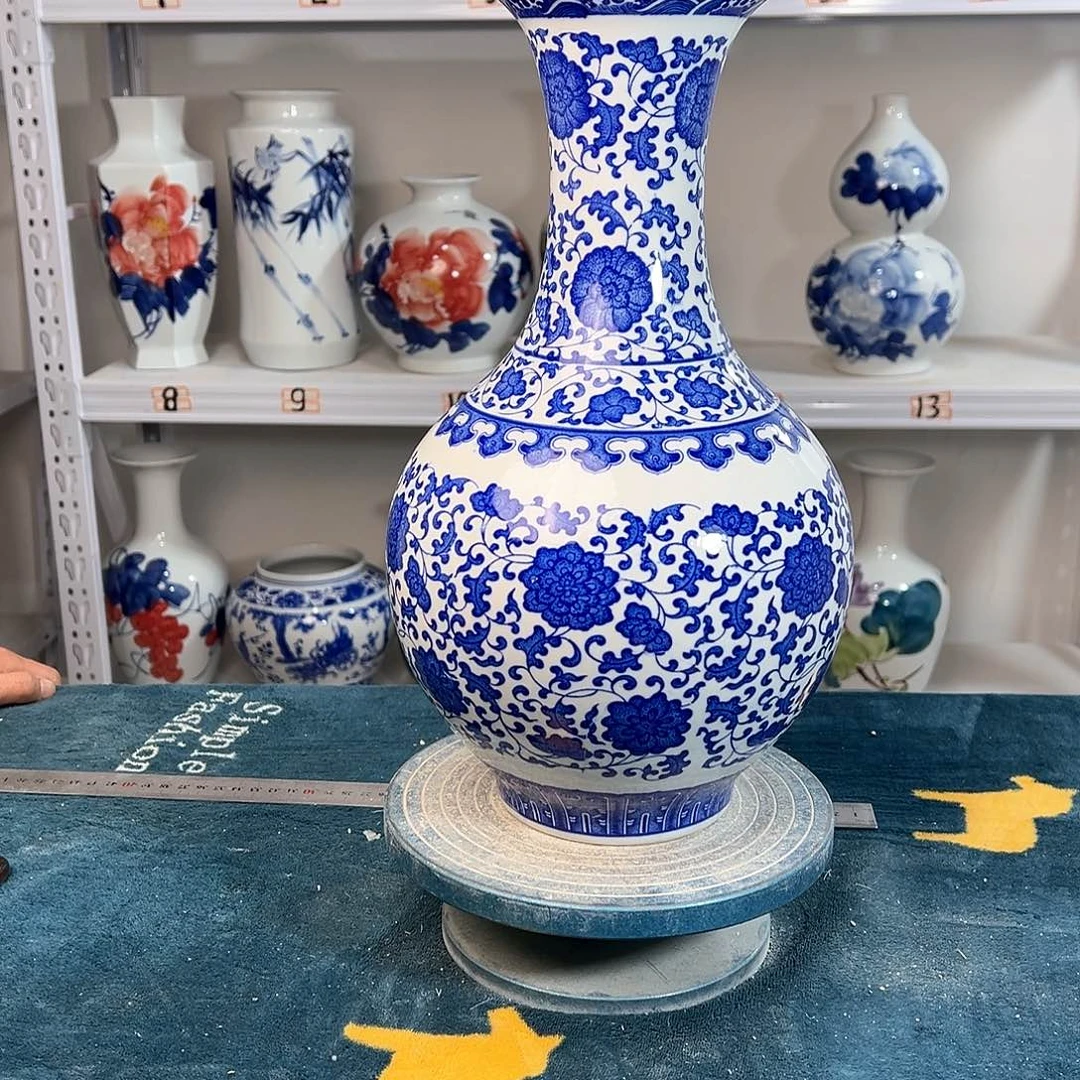 摆件景德镇陶瓷缠枝