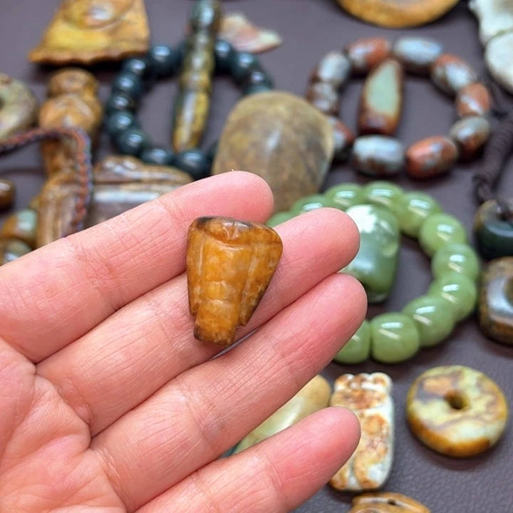 岫岩河磨玉（透闪石质玉）挂件未镶嵌夜*