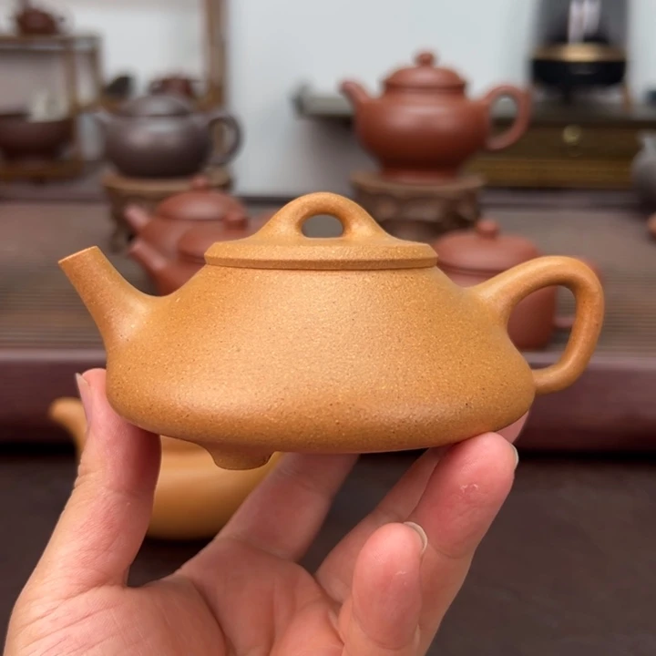 茶壶紫砂微瑕老宕口黄金段 150 毫升