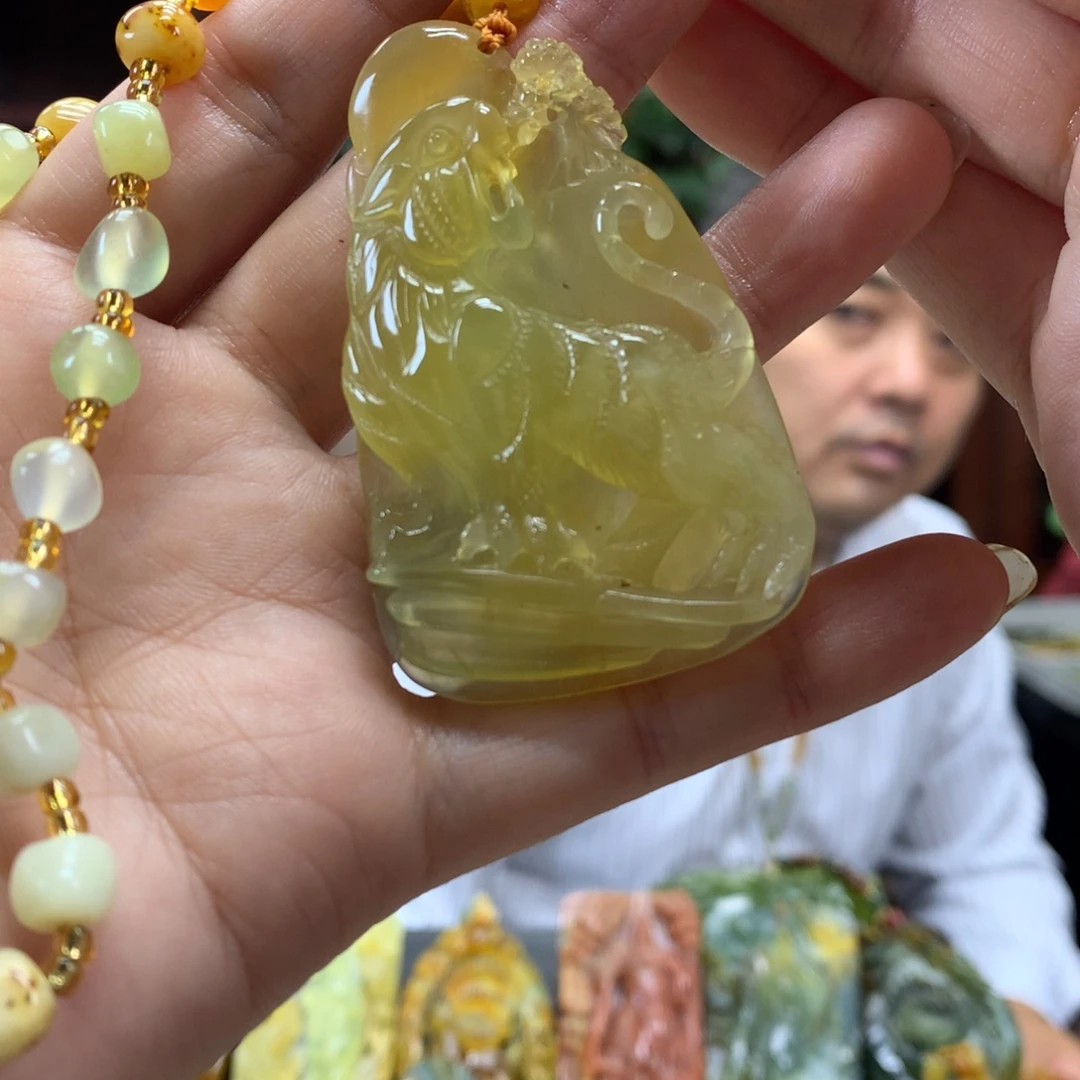 蛇纹石玉未镶嵌颈饰