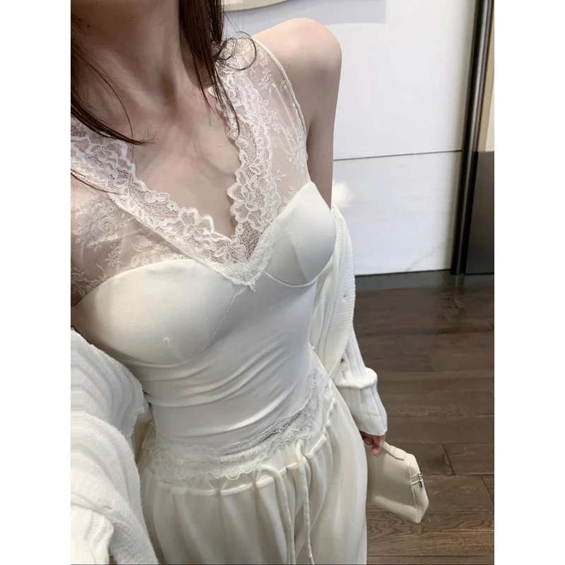 法式带胸垫蕾丝V领花边背心女秋冬季纯欲风性感辣妹内搭打底上衣