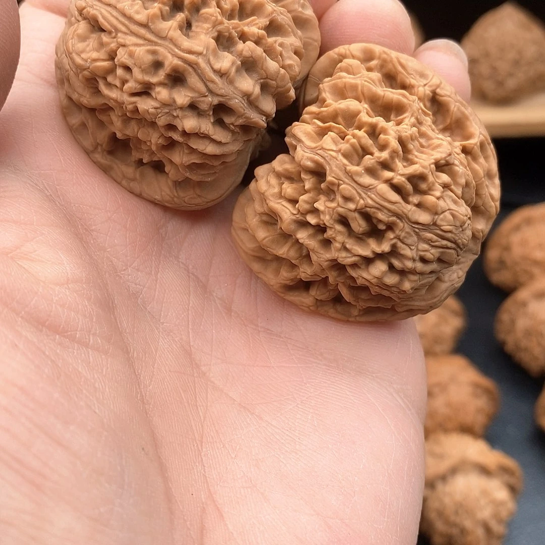 桃核把件南疆石，尺寸43，全品