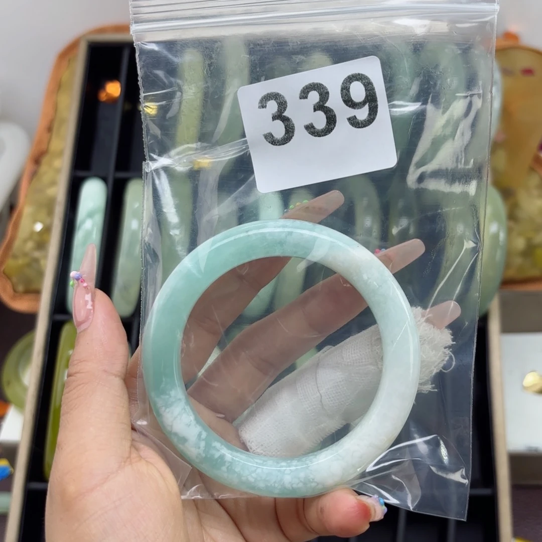 蛇纹石玉未镶嵌手镯鱼*
