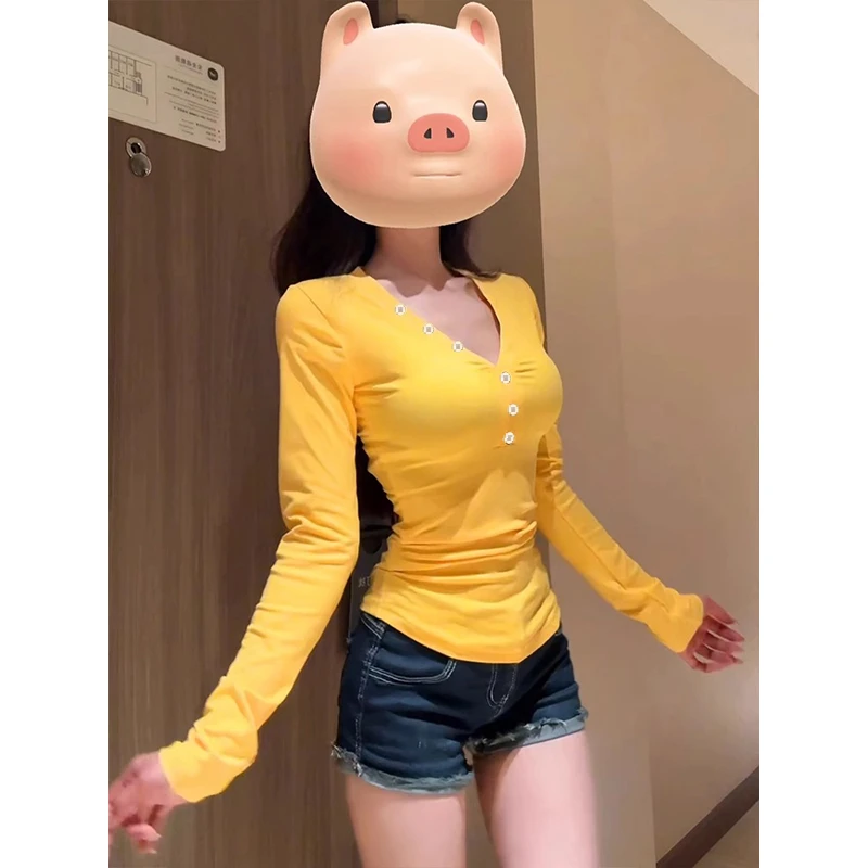 【设计】黄色甜辣V领小众长袖T恤女春季新款小个子正肩修身显瘦上衣
