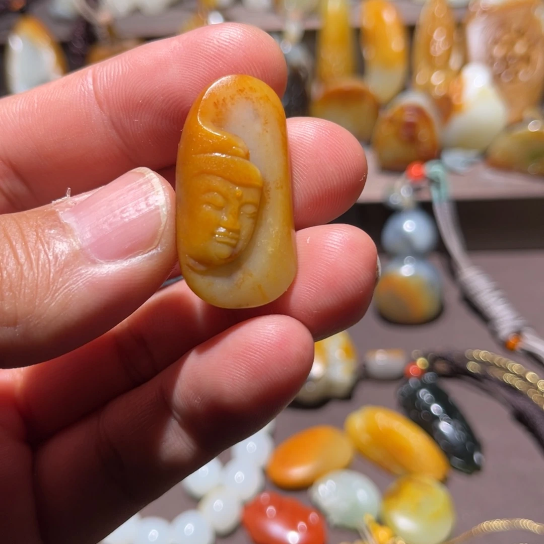 和田玉未镶嵌颈饰