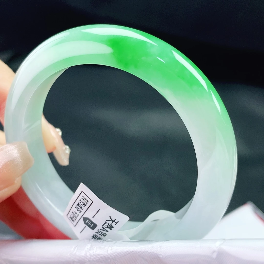 翡翠手镯未镶嵌53圈