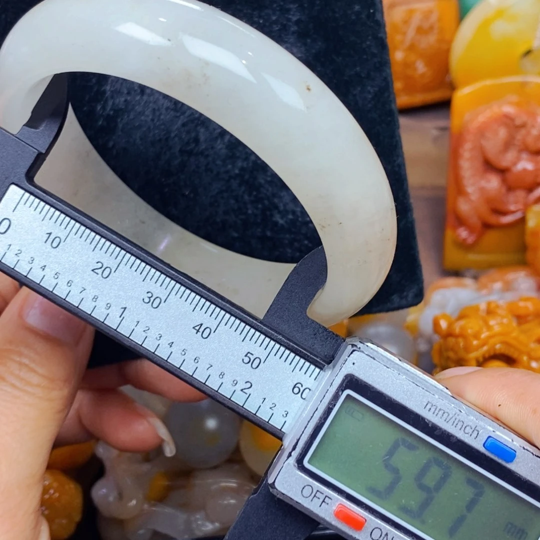 石英质玉（黄龙玉）未镶嵌颈饰