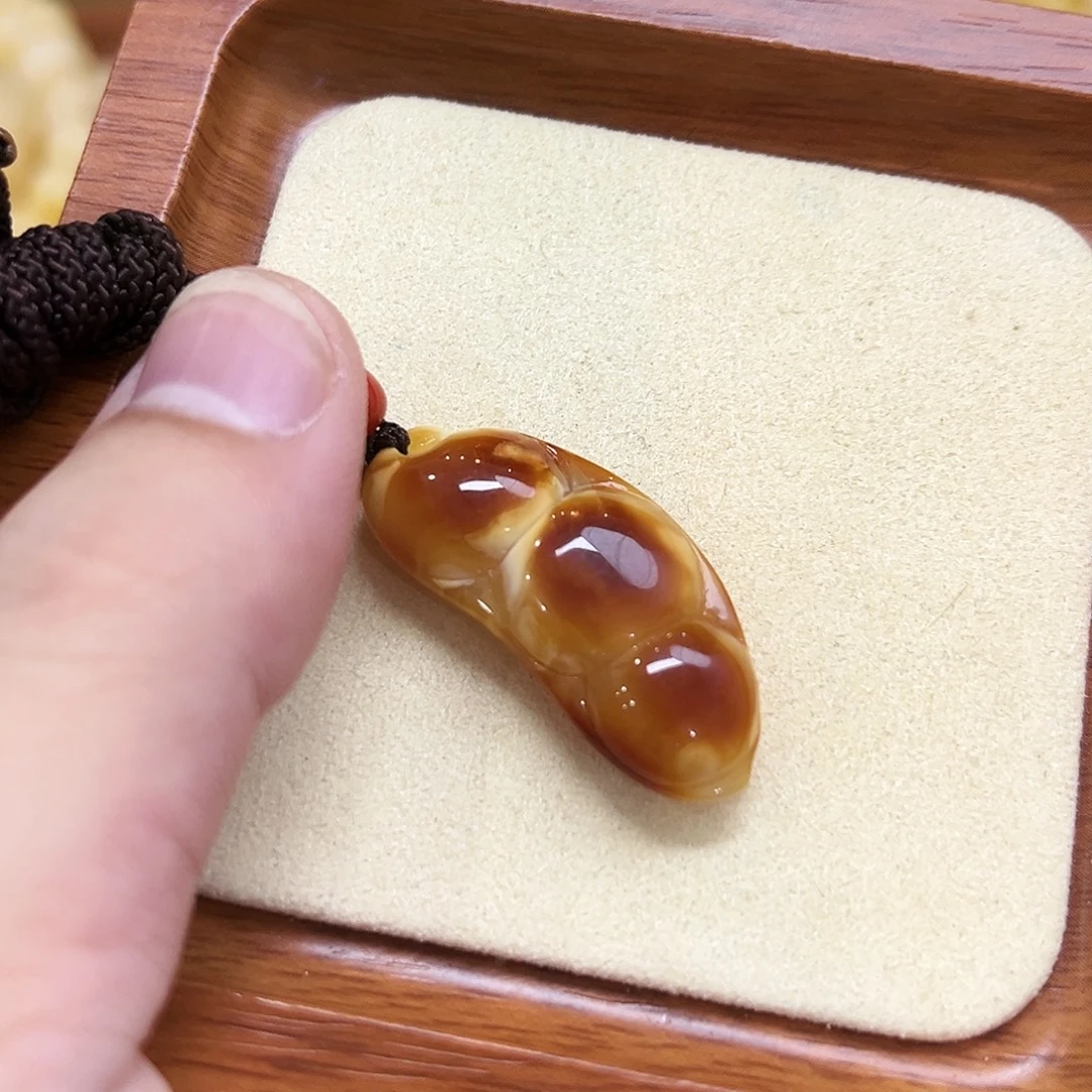 蜜蜡未镶嵌珠宝奇石