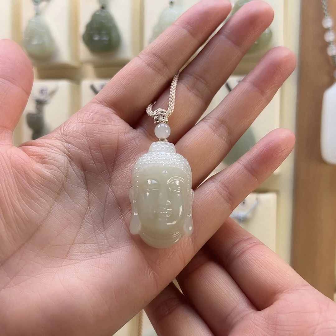 简***单和田玉未镶嵌颈饰