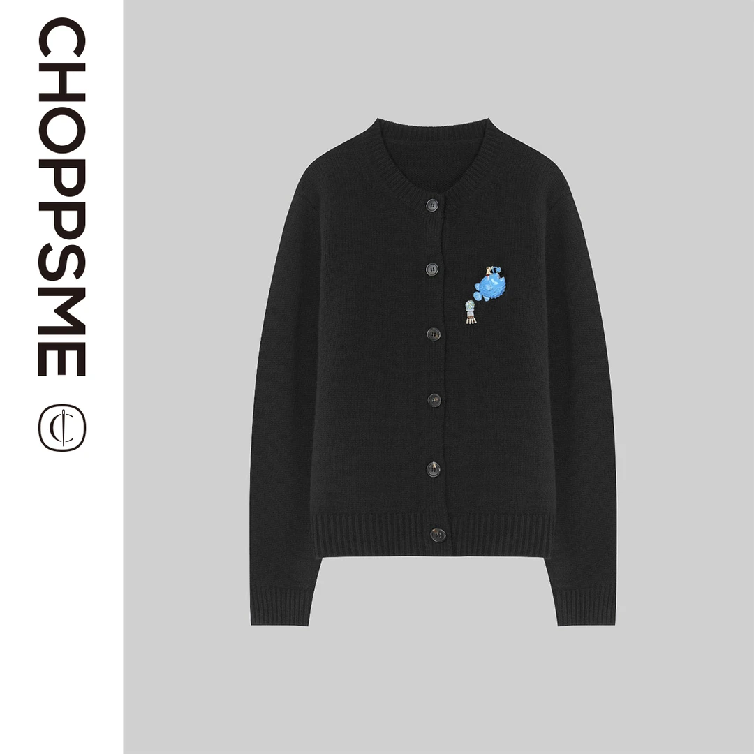 巧珀思｜21566柔软纯羊毛可拆卸小鱼胸针圆领单排扣针织开衫毛衣