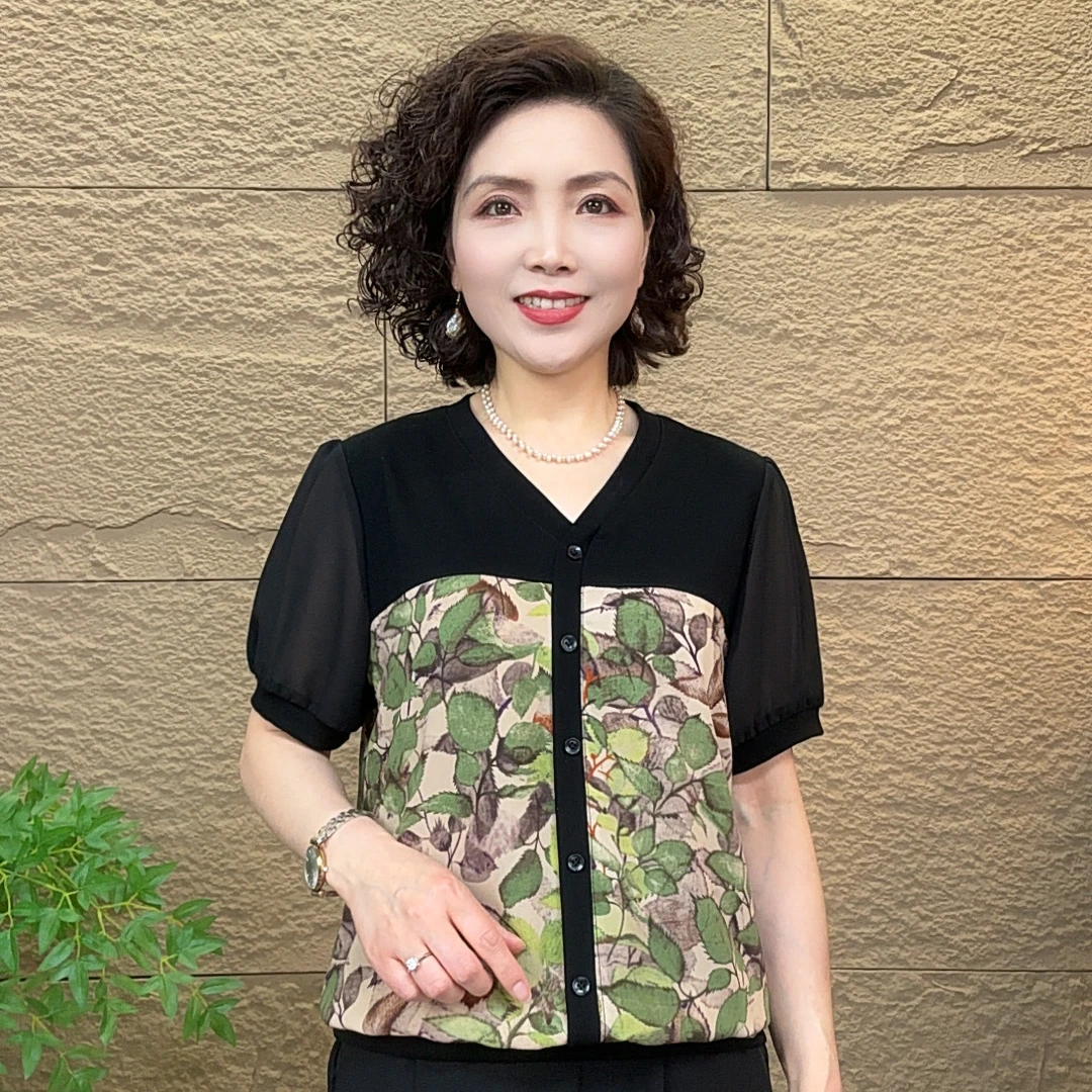 新款夏季短袖V领洋气印花中老年妈妈装女显瘦拼接碎花时尚气质T恤