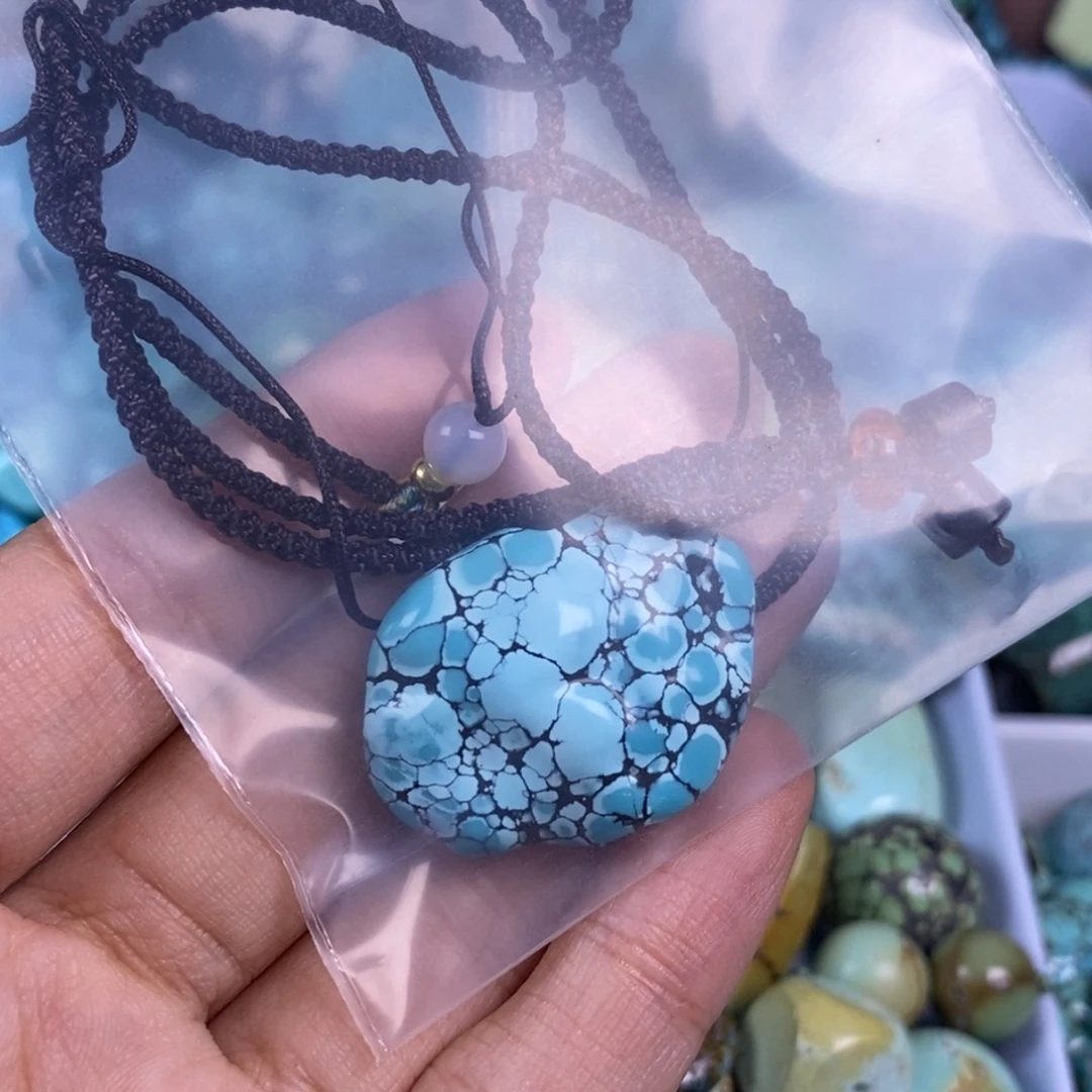 月***盐绿松石未镶嵌颈饰