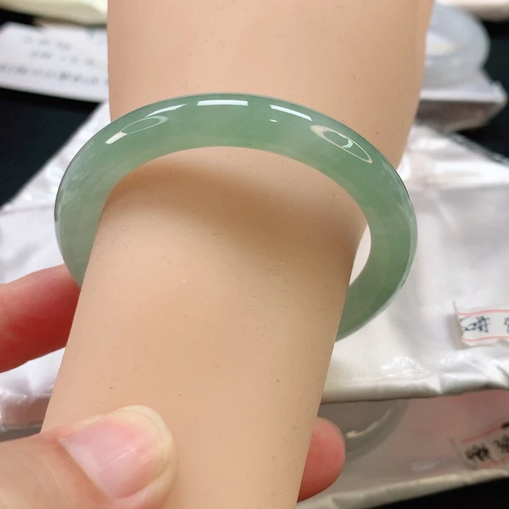 翡翠手镯未镶嵌50圆