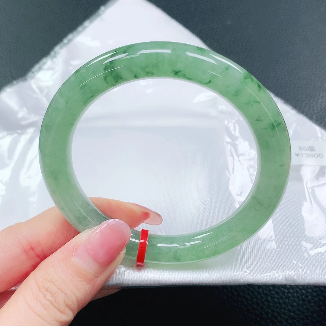 翡翠手镯未镶嵌55圈