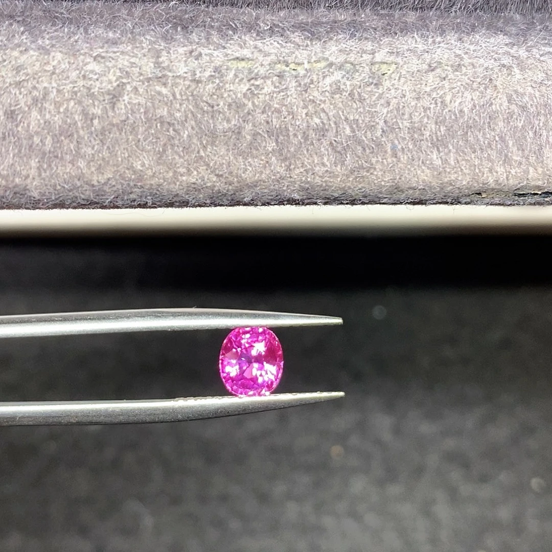 蓝宝石裸石1.37克拉天然无烧玻璃体璀璨火彩粉紫蓝宝石