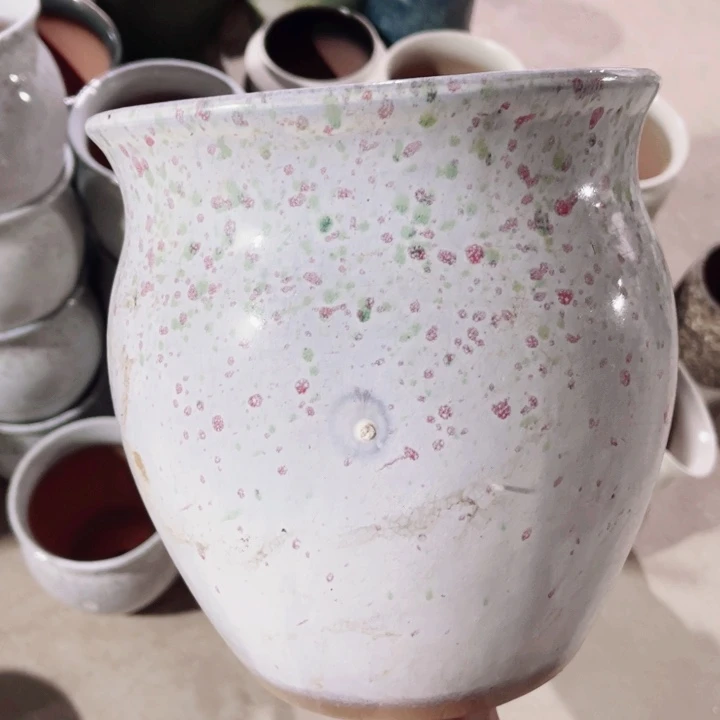 口径22高度24一只小瑕疵