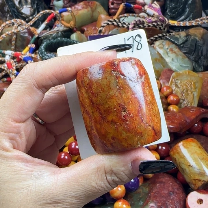 透闪石质玉未镶嵌珠宝奇石