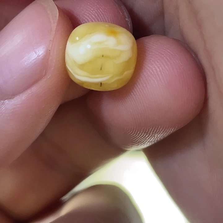 琥珀未镶嵌珠宝奇石10.7*9.4mm微瑕单珠