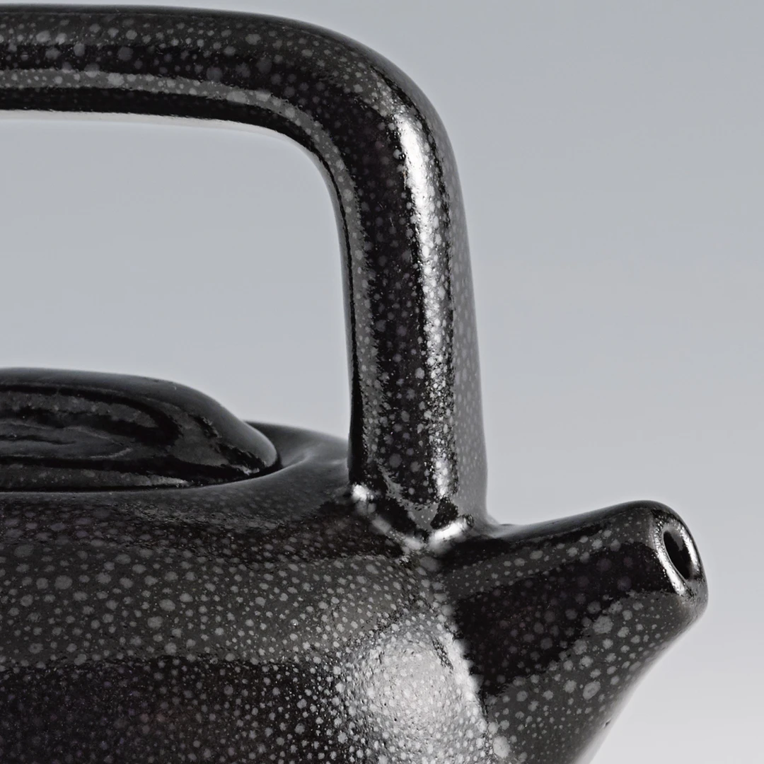 天目釉《提梁壶》刘富安大师作品，标价非售价，详情请联系客服。