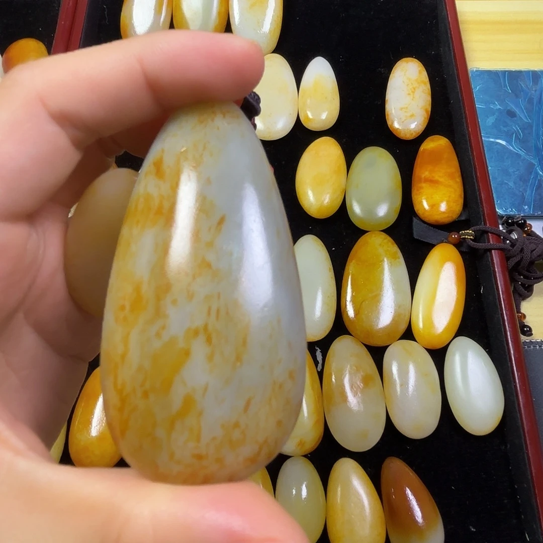无***生颈饰未镶嵌和田玉