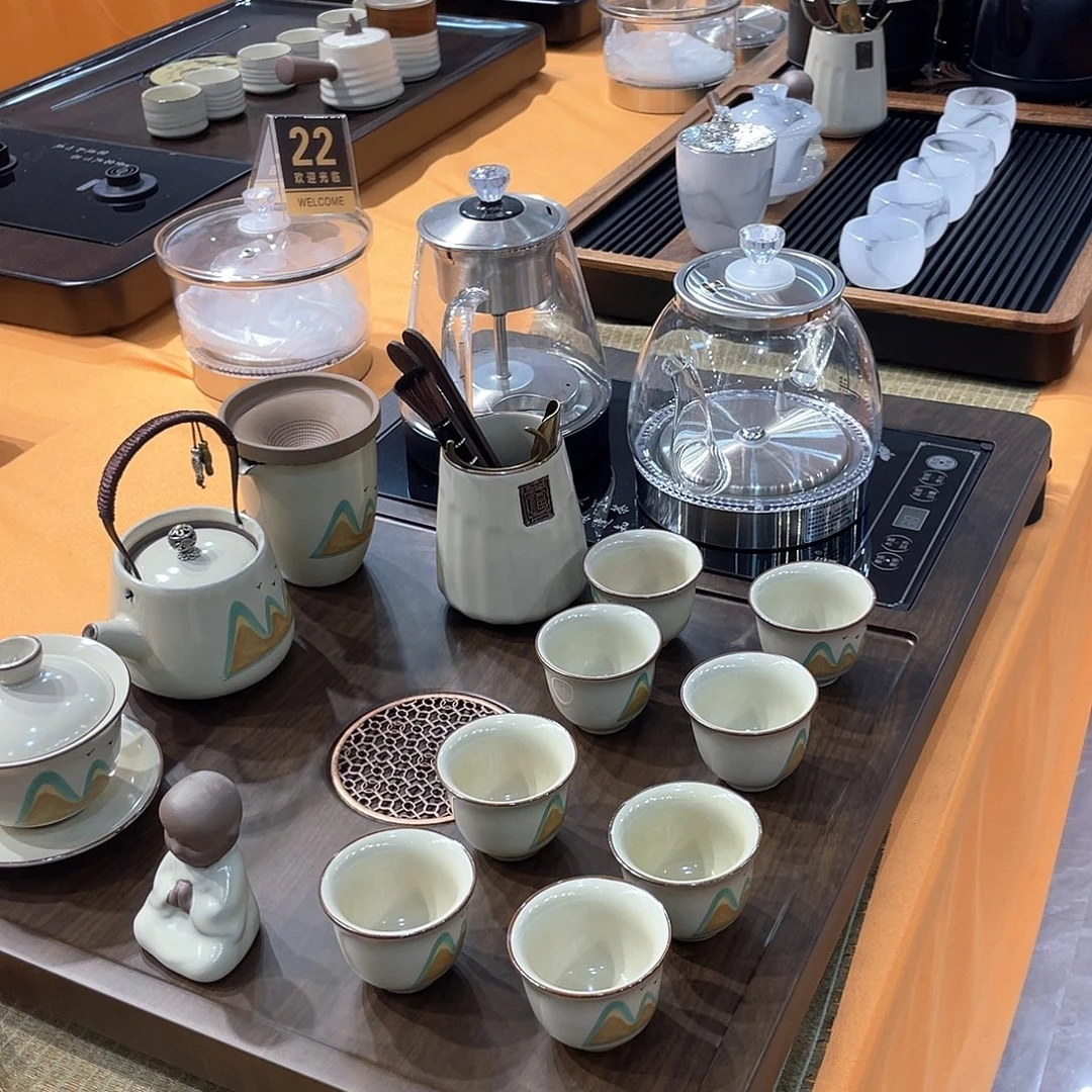 瓷片茶盘的形状也不规则设计在装饰