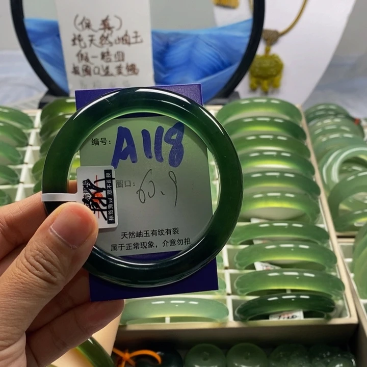 豨***草未镶嵌蛇纹石玉手镯