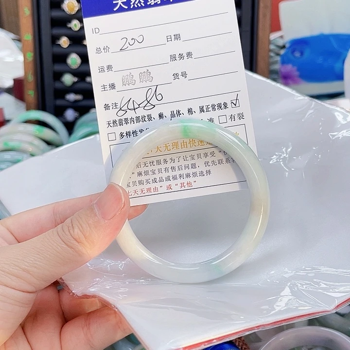 翡翠手镯未镶嵌翡翠