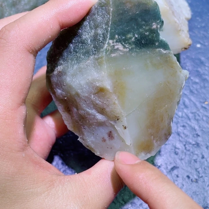 和田玉未镶嵌珠宝半成品