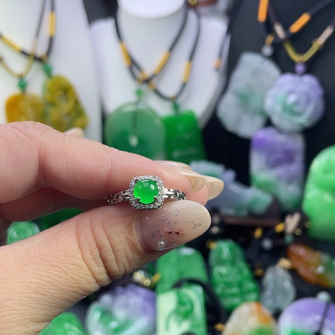 翡翠未镶嵌吊坠(赠链)