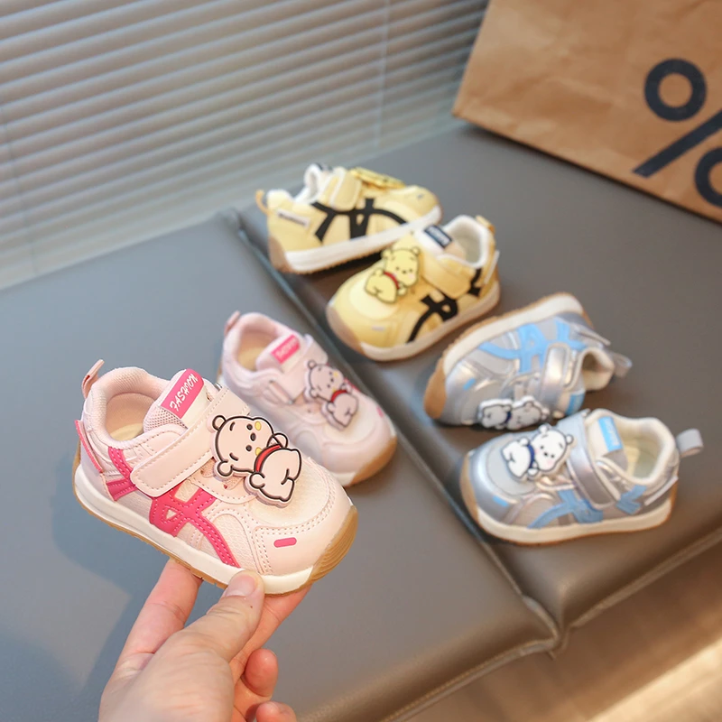秋婴幼儿学步鞋男童防水皮面女宝宝室内鞋软底可爱卡通跑步鞋防滑