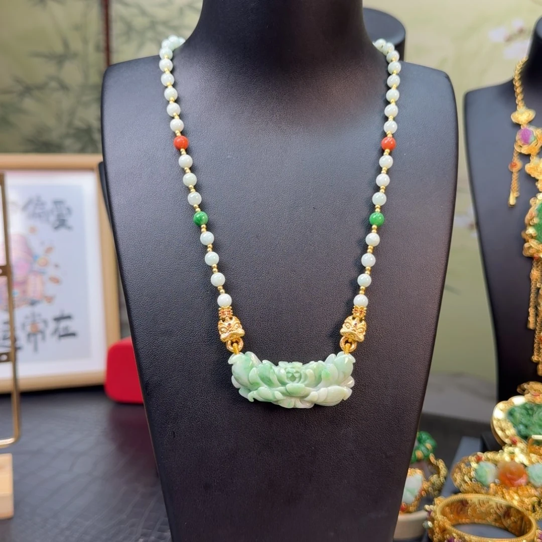 翡翠未镶嵌颈饰炸