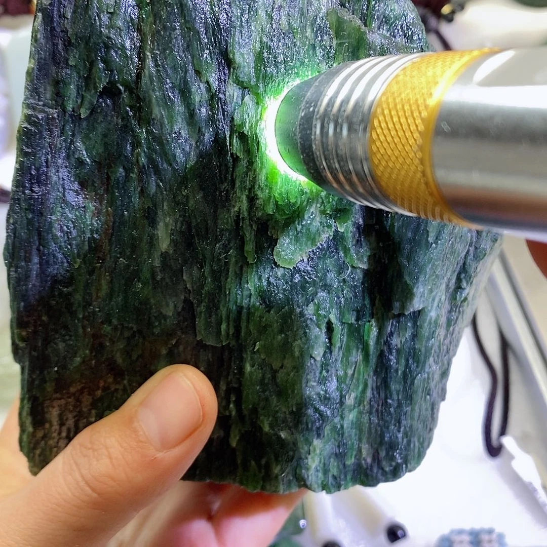 和田玉（糖玉）颈饰足铂镶嵌