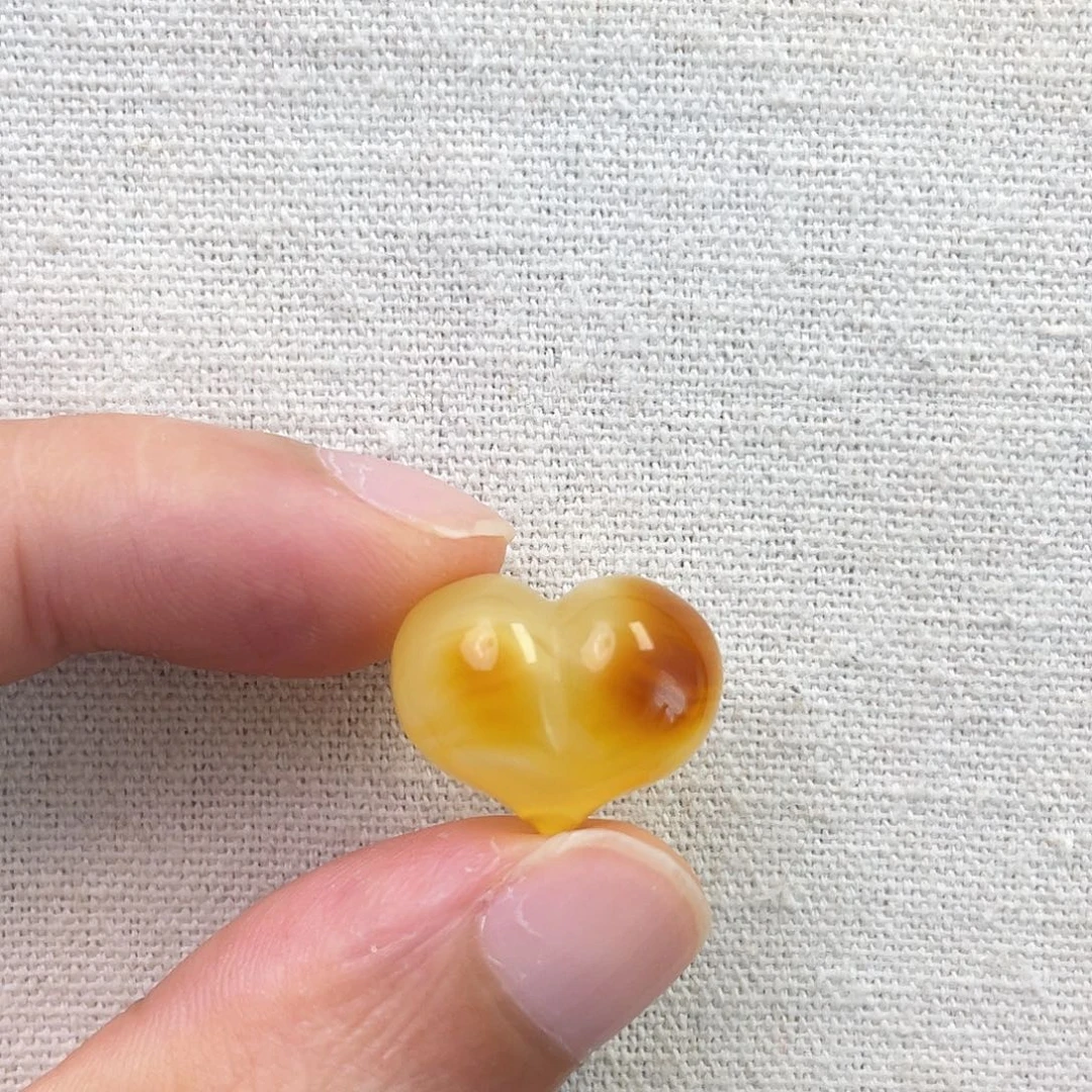 裸石琥珀未镶嵌屁桃