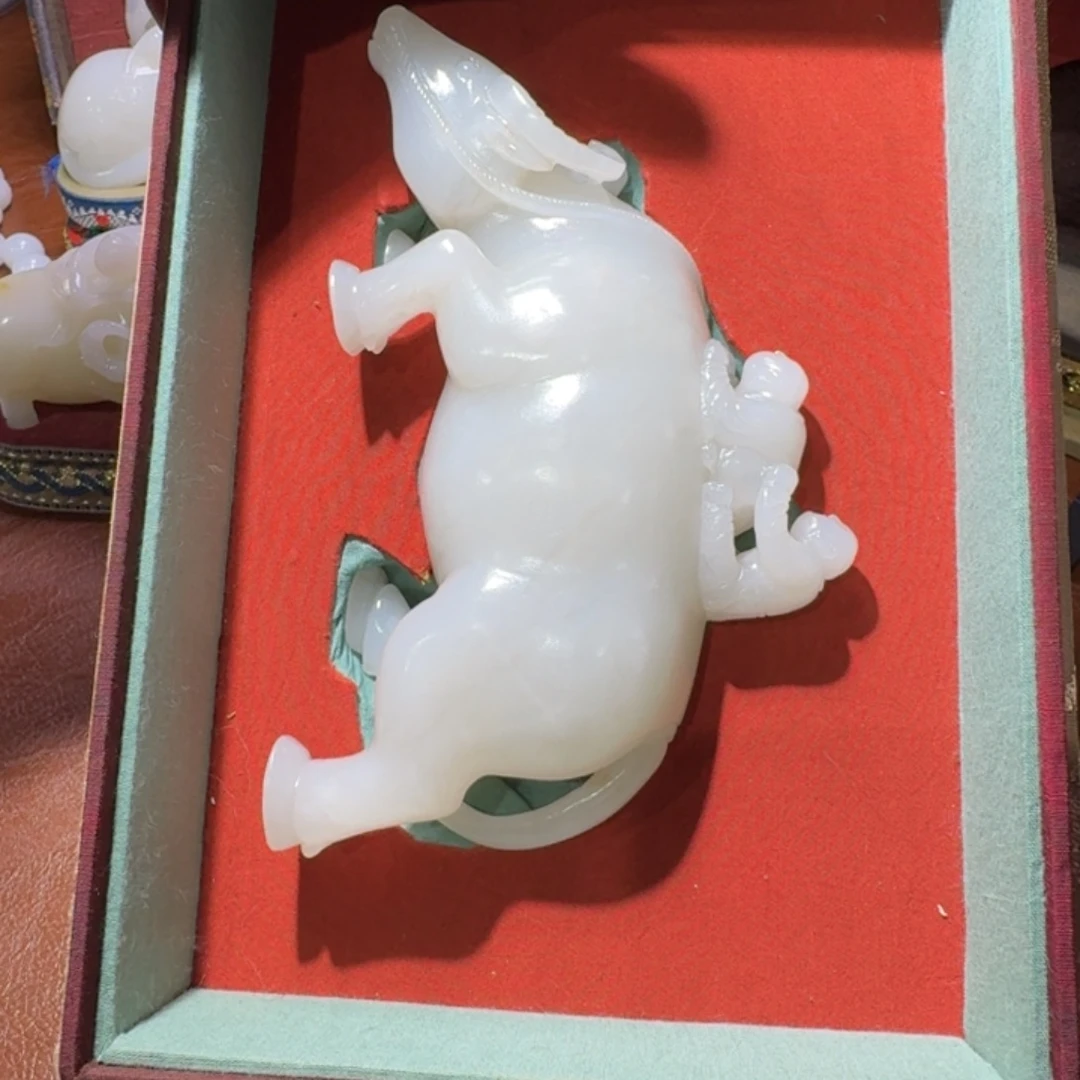 和田玉未镶嵌把件