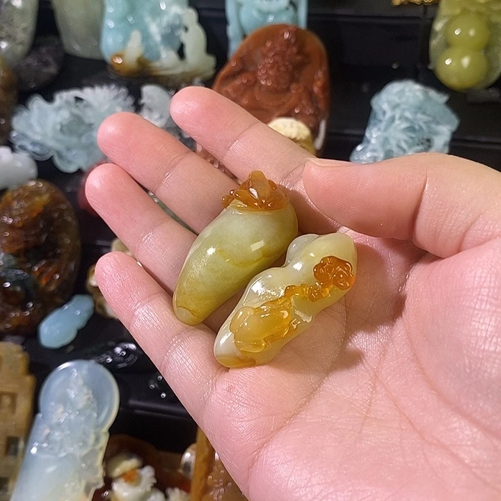 w***豆蛇纹石玉合金颈饰