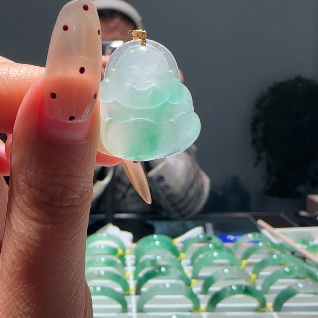 石英质玉（非洲翠）18K金镶嵌颈饰